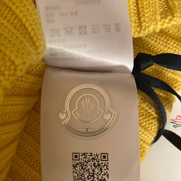 NEW Auth. MONCLER beanie, skull logo wool HAT ONE SZ FITS ALL; UNISEX - Picture 13 of 16